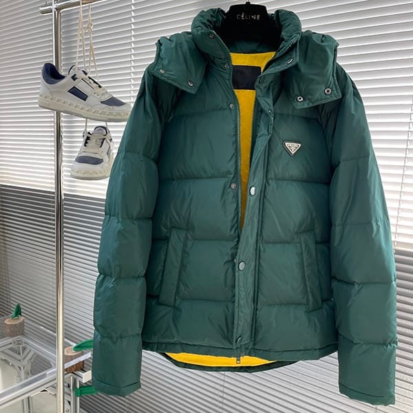 ギフトに最適プラダ スーパーコピー Re Nylon ダウンジャケット pug95229
